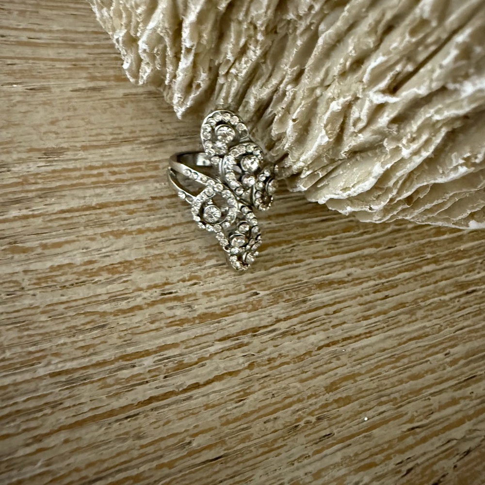 Cache Elegant Silver Rhinestone Ring - Picture 7 of 8